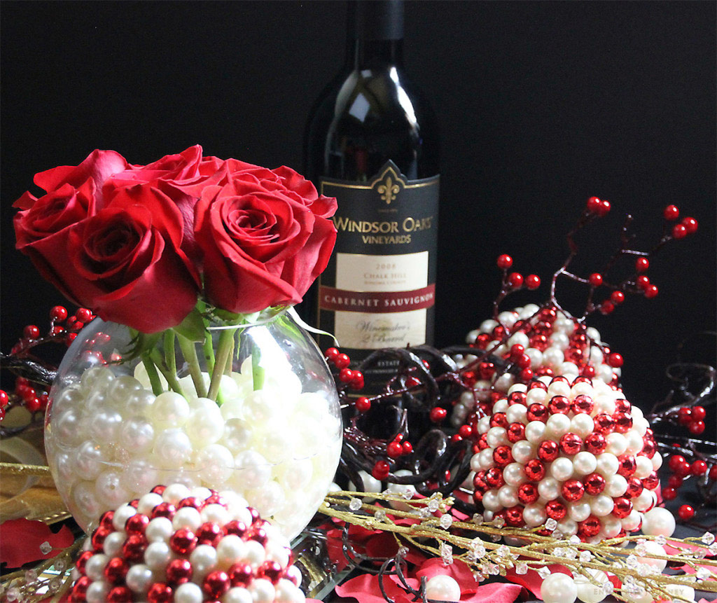 Elegant Holiday Tabletop – Pearls & Roses